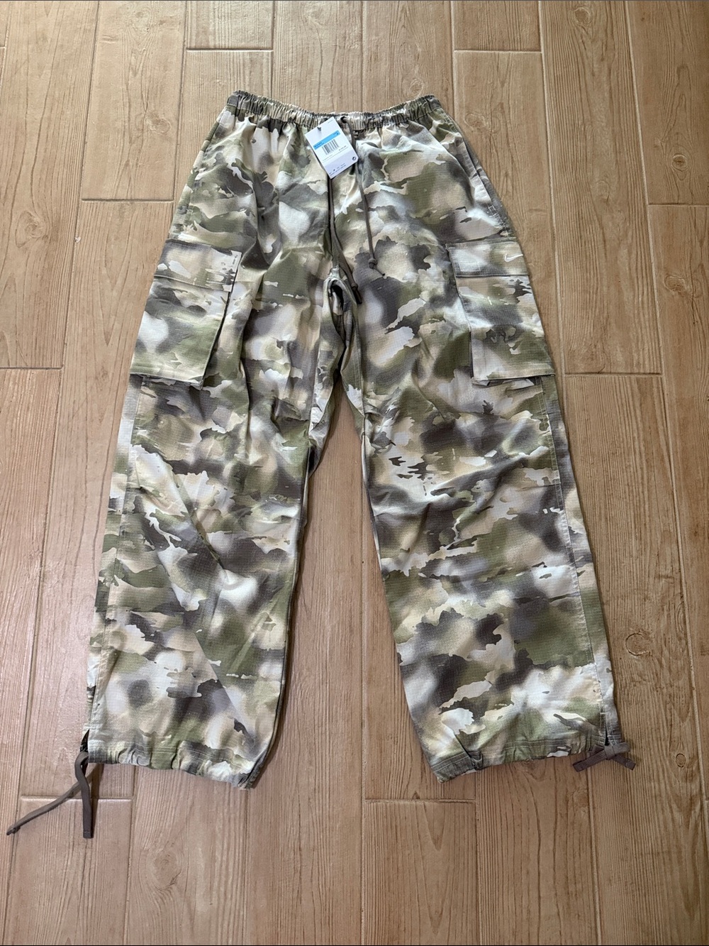 Nike Sportswear Women’s Mid-rise Oversized Camo Cargo Pants NWT